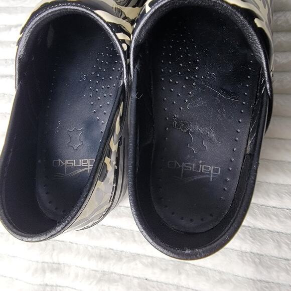 Dansko Professional Clogs Zebra Print Leather Women’s EU 37 US 6.5-7 Slip On - Picture 7 of 9